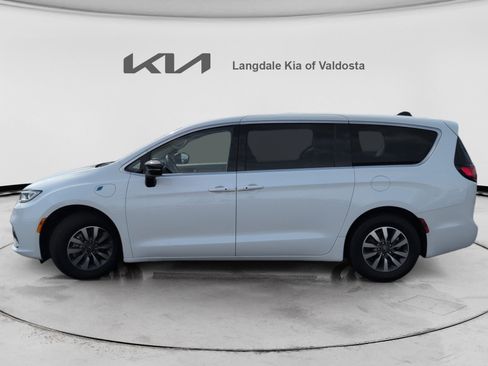 Used 2024 Chrysler Pacifica Limited FWD image 10