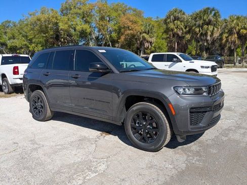 New 2026 Jeep Grand Cherokee Altitude image 2