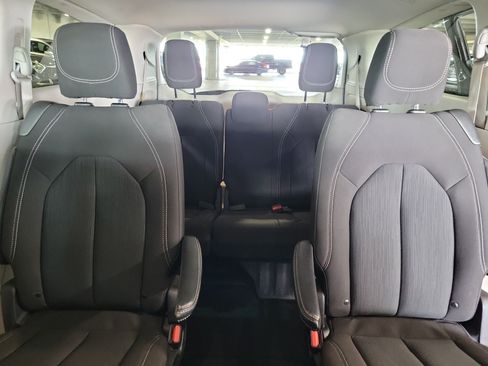 Used 2023 Chrysler Voyager LX FWD image 14