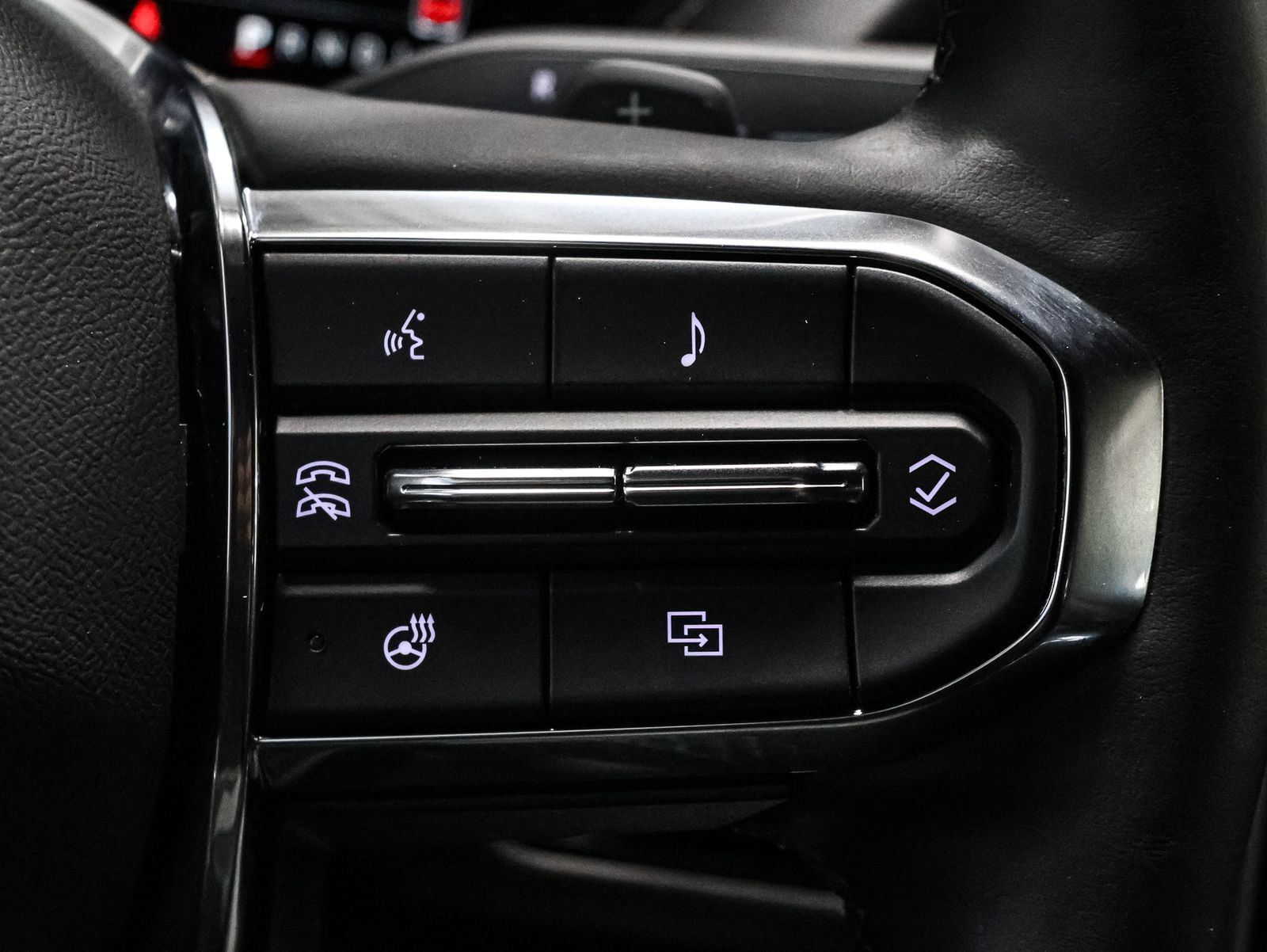 Used 2025 GMC Yukon Elevation AWD/4WD image 36