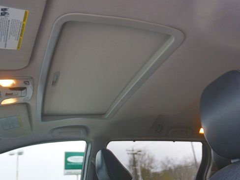 Used 2014 Toyota Sienna SE FWD image 10