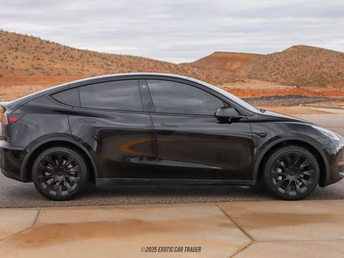 Used 2021 Tesla Model Y Long Range image 9