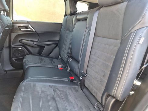 Used 2025 Mitsubishi Outlander SE AWD/4WD image 27