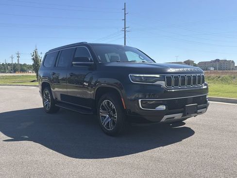Used 2024 Jeep Wagoneer Series II w/ Flexible Seating Group RWD image 6