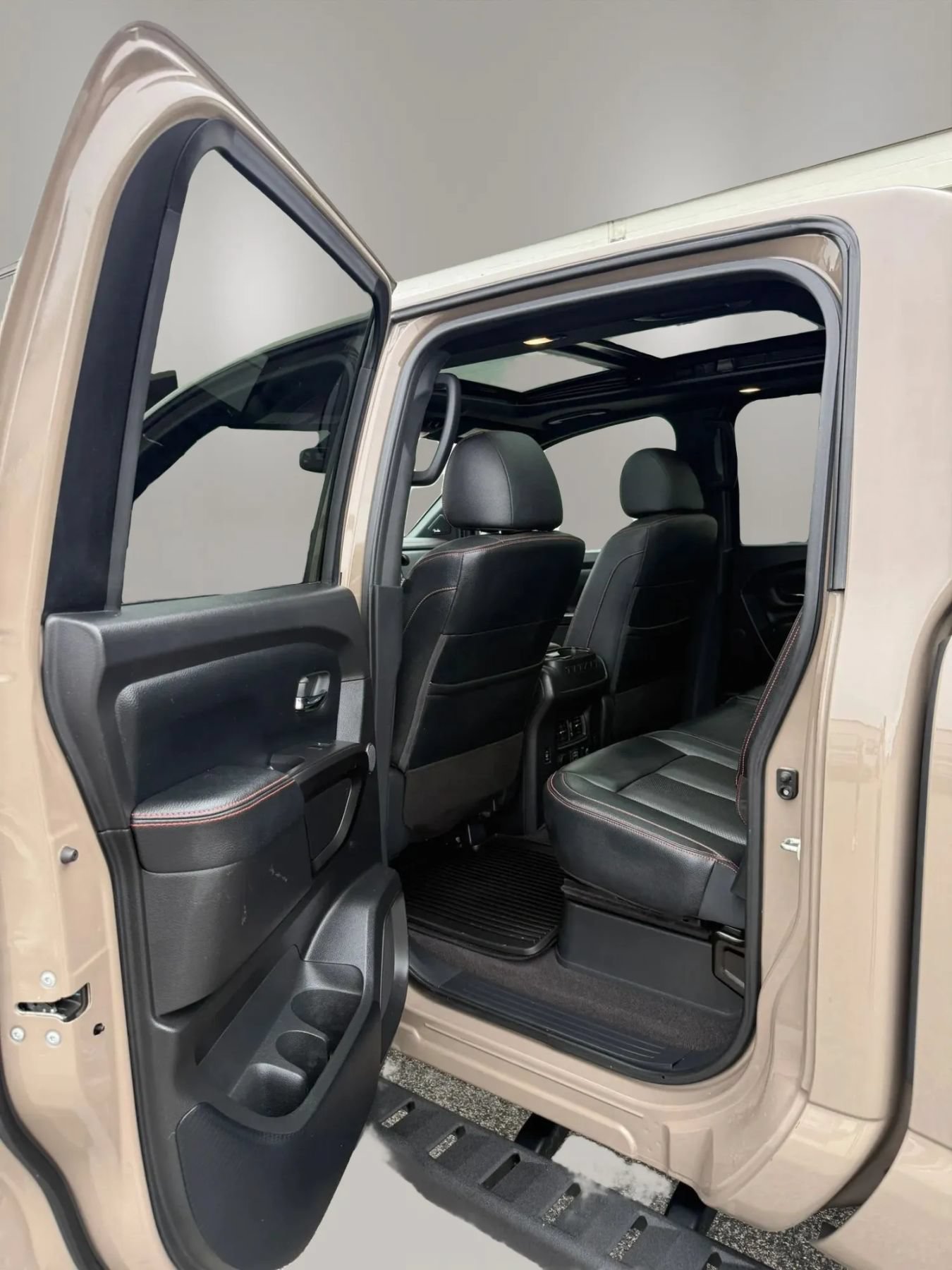 Used 2021 Nissan Titan PRO-4X w/ Pro-4x Convenience Package AWD/4WD image 41