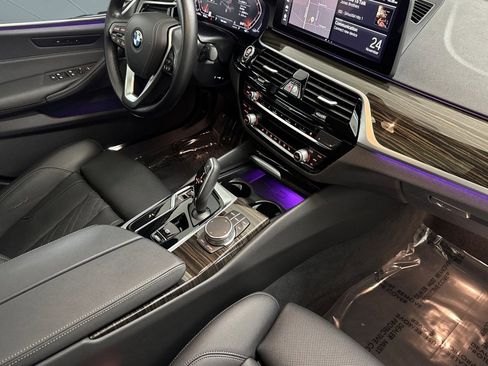 Certified 2023 BMW 530i w/ Premium Package image 33