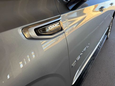 Used 2023 GMC Yukon XL Denali image 9