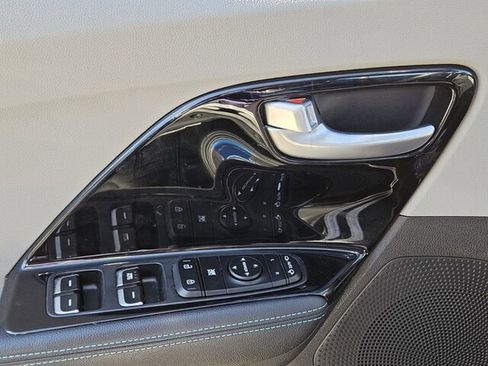 Used 2022 Kia Niro Touring Special Edition image 28