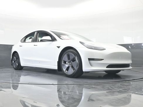 Used 2023 Tesla Model 3 Standard Range image 62