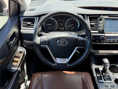 Used 2017 Toyota Highlander Limited w/ Carpet Mat Package FWD image 9