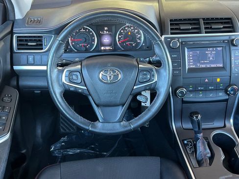 Used 2016 Toyota Camry SE image 17