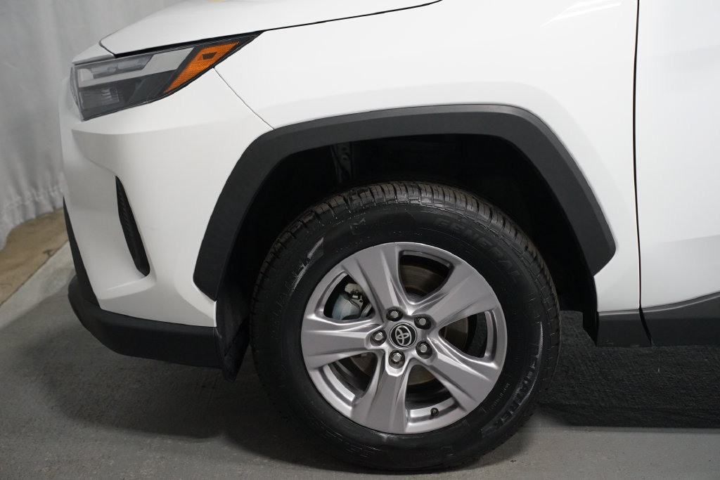 Certified 2025 Toyota RAV4 XLE FWD image 5