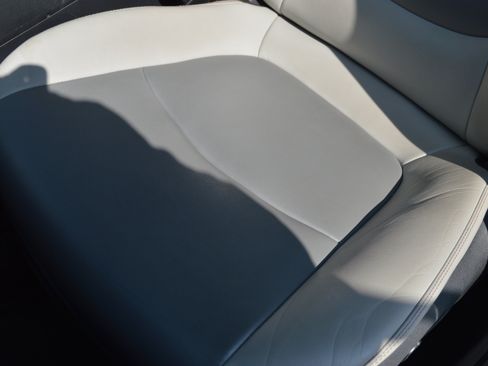 Used 2019 Toyota RAV4 XLE Premium w/ Cold Weather Package AWD/4WD image 15