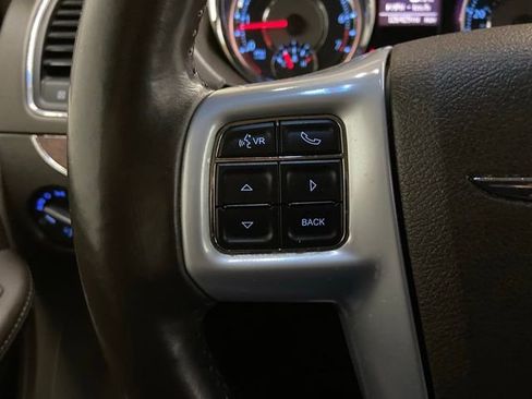 Used 2014 Chrysler Town & Country Touring image 55