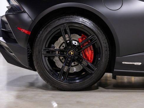 Used 2020 Lamborghini Huracan EVO image 26