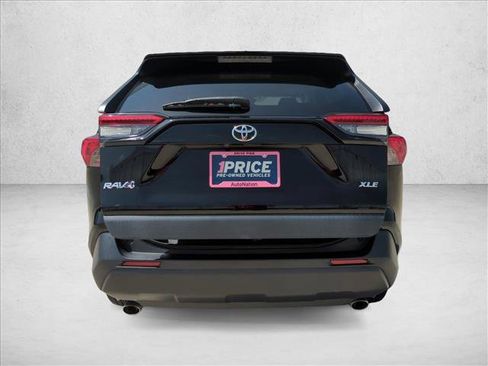 Used 2019 Toyota RAV4 XLE Premium FWD image 7