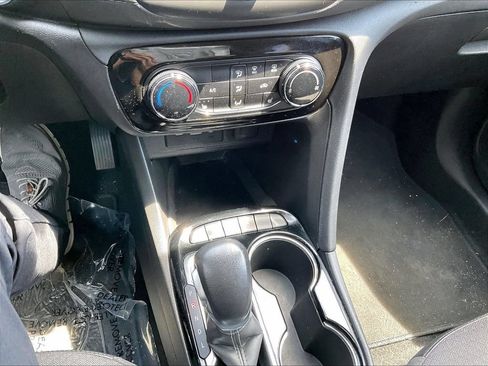 Used 2022 Buick Encore GX Preferred w/ Cold Weather Comfort Package AWD/4WD image 25