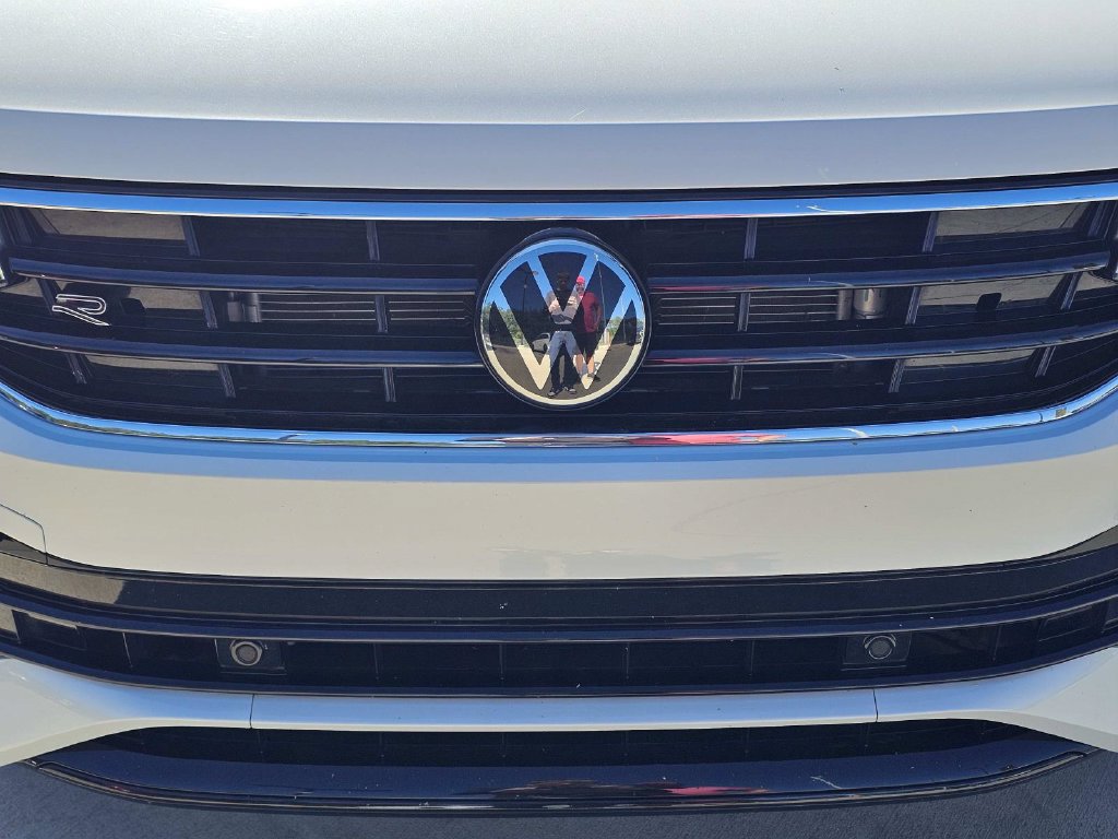 Used 2024 Volkswagen Tiguan SE R-Line FWD image 23