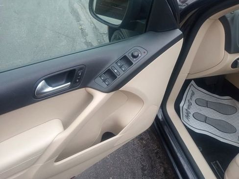 Used 2017 Volkswagen Tiguan S image 13