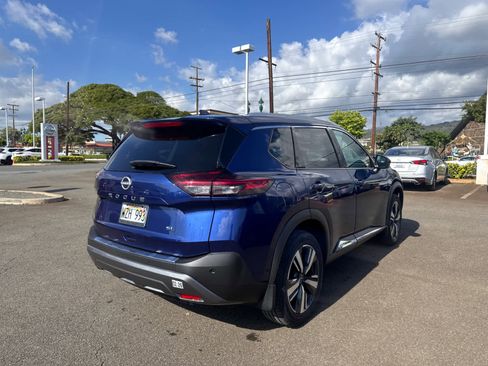 Used 2023 Nissan Rogue SL w/ SL Premium Package image 3