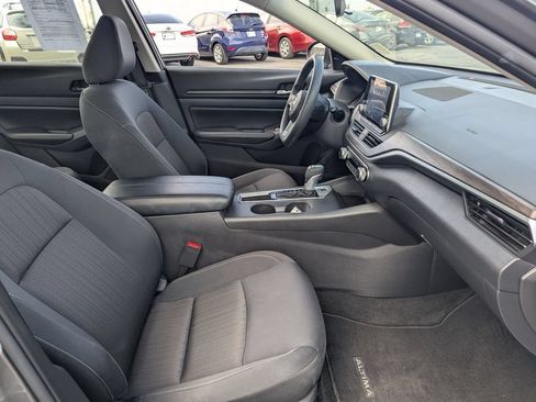 Used 2025 Nissan Altima 2.5 SV FWD image 33