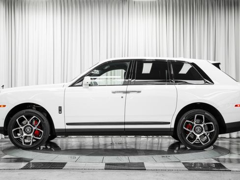 Used 2023 Rolls-Royce Cullinan Black Badge w/ Dark Exterior Package image 7