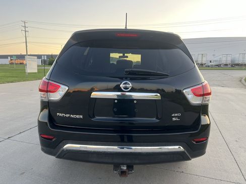 Used 2014 Nissan Pathfinder S image 4