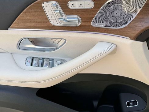 Used 2023 Mercedes-Benz GLS 450 4MATIC image 21