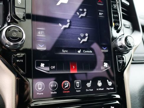 Used 2019 RAM 1500 Laramie image 18