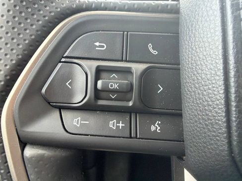 Used 2025 Toyota 4Runner TRD Off-Road Premium AWD/4WD image 25