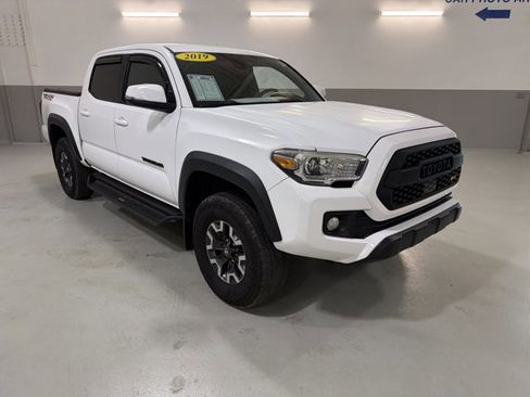 Used 2019 Toyota Tacoma TRD Off-Road w/ Technology Package image 4
