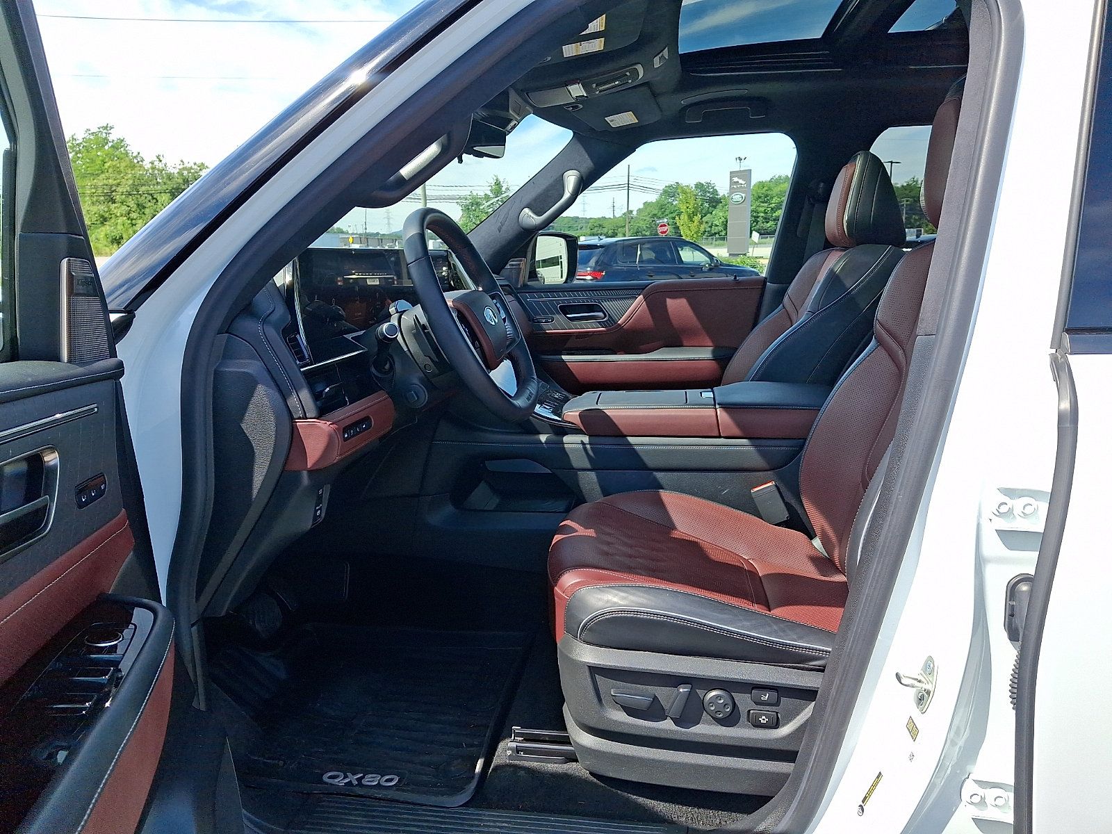 Used 2025 INFINITI QX80 Autograph w/ Premium Cargo Package AWD/4WD image 14