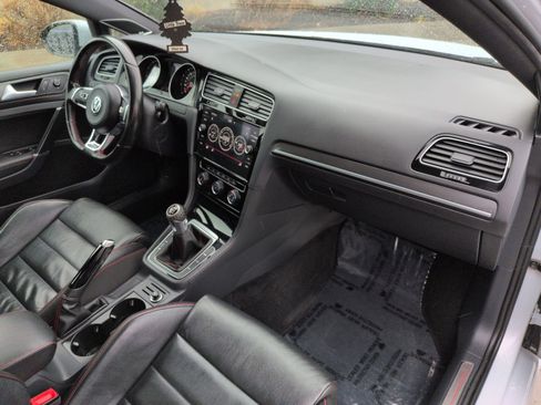 Used 2019 Volkswagen GTI SE w/ SE Experience Package image 31