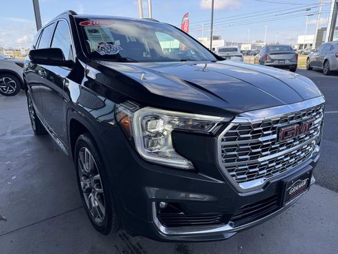 Used 2022 GMC Terrain Denali w/ Denali Premium Package image 3