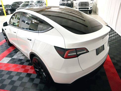 Used 2021 Tesla Model Y Long Range image 10