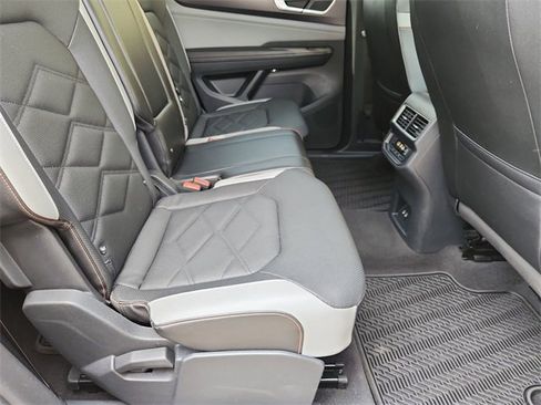 Used 2024 Volkswagen Atlas Peak Edition SE image 26