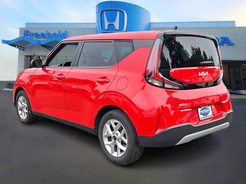 Used 2023 Kia Soul LX w/ LX Technology Package FWD image 4