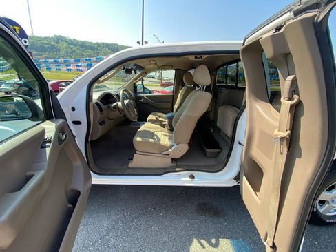 Used 2008 Nissan Frontier SE w/ SE Value Truck Pkg AWD/4WD image 14