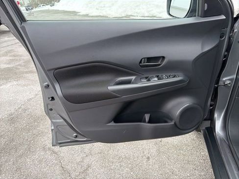 Used 2022 Nissan Kicks S image 11