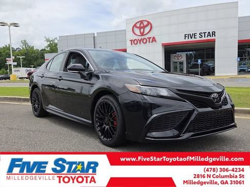 Used 2023 Toyota Camry SE FWD image 1