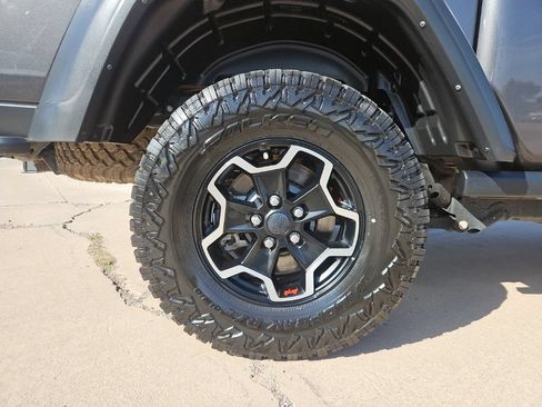 Used 2023 Jeep Gladiator Rubicon w/ LED Lighting Group AWD/4WD image 9