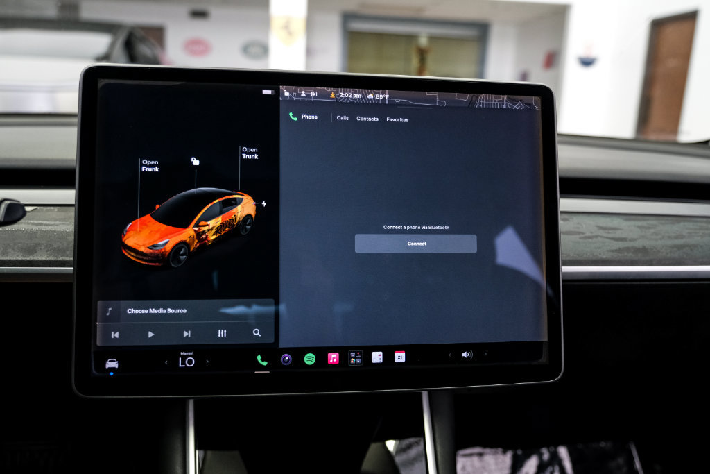 Used 2018 Tesla Model 3 Long Range RWD image 26