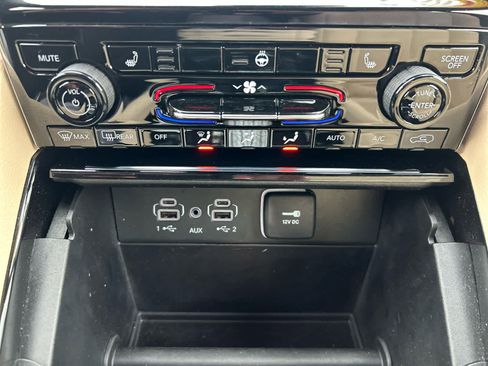 Used 2023 Jeep Grand Cherokee L Limited image 19