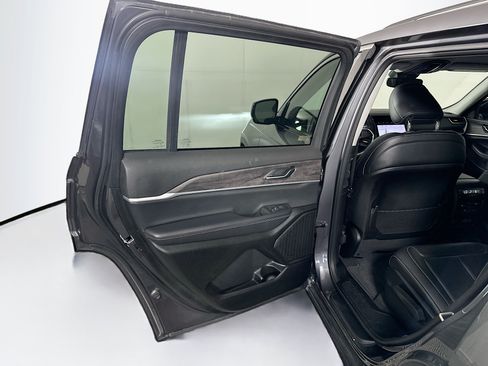 Used 2023 Jeep Grand Cherokee L Limited AWD/4WD image 26
