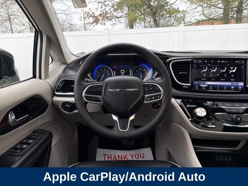 Used 2024 Chrysler Pacifica Limited image 17