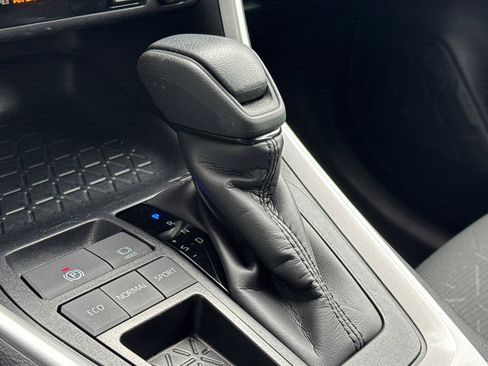 Used 2025 Toyota RAV4 XLE image 19