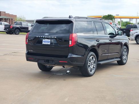 Used 2025 Ford Expedition Active image 7