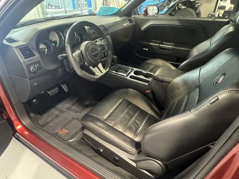 Used 2014 Dodge Challenger R/T RWD image 9