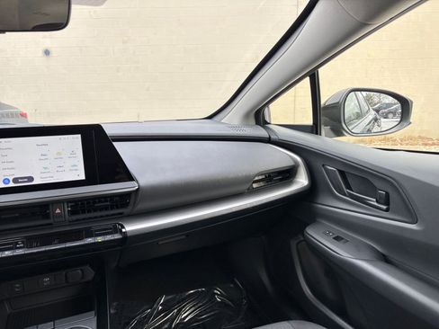 Used 2025 Toyota Prius LE image 33