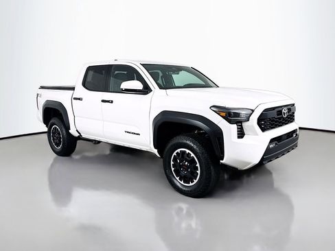 Certified 2025 Toyota Tacoma TRD Off-Road image 3